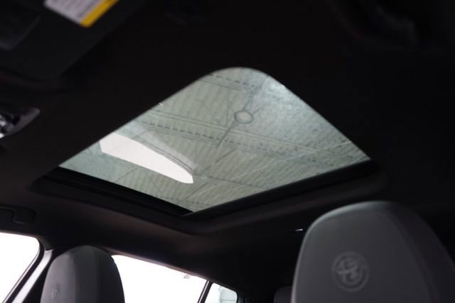 New 2025 Alfa Romeo Tonale w/ Premium Package image 16