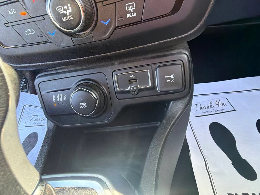 Used 2018 Jeep Renegade Limited w/ UConnect 8.4 Nav Group AWD/4WD image 25