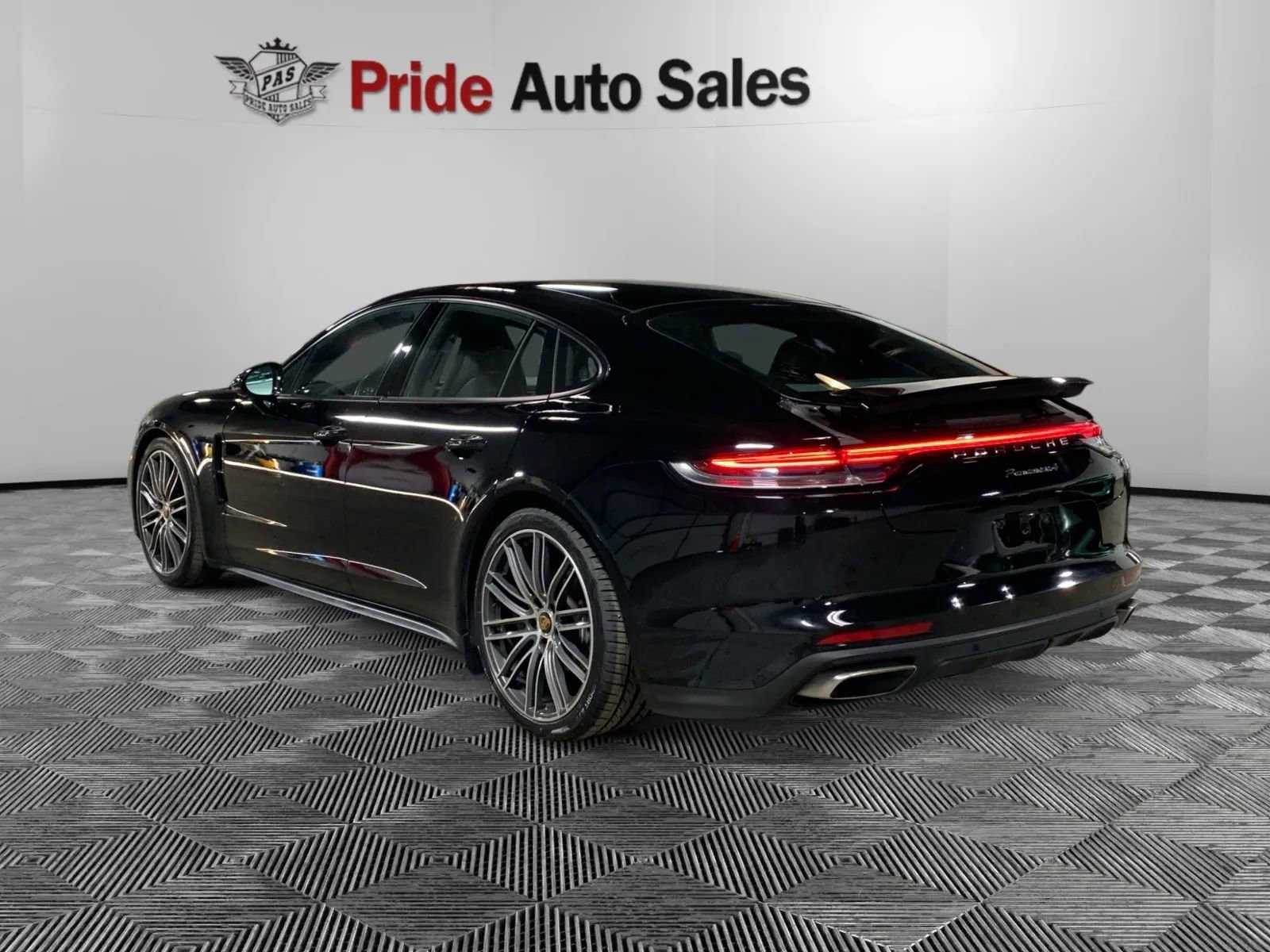 Used 2023 Porsche Panamera 4 w/ Premium Package AWD/4WD image 5