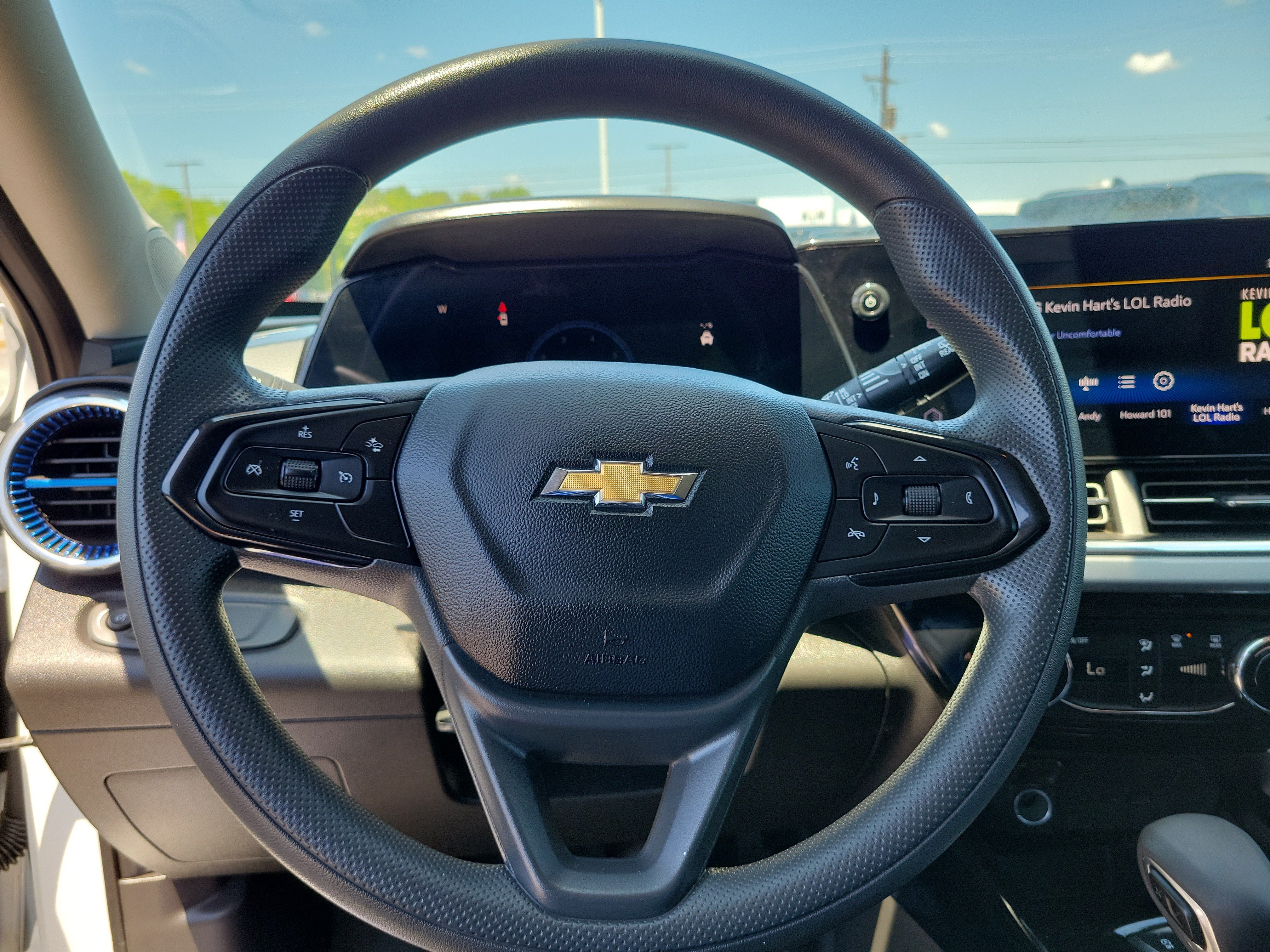 Used 2025 Chevrolet Trax LT FWD image 22