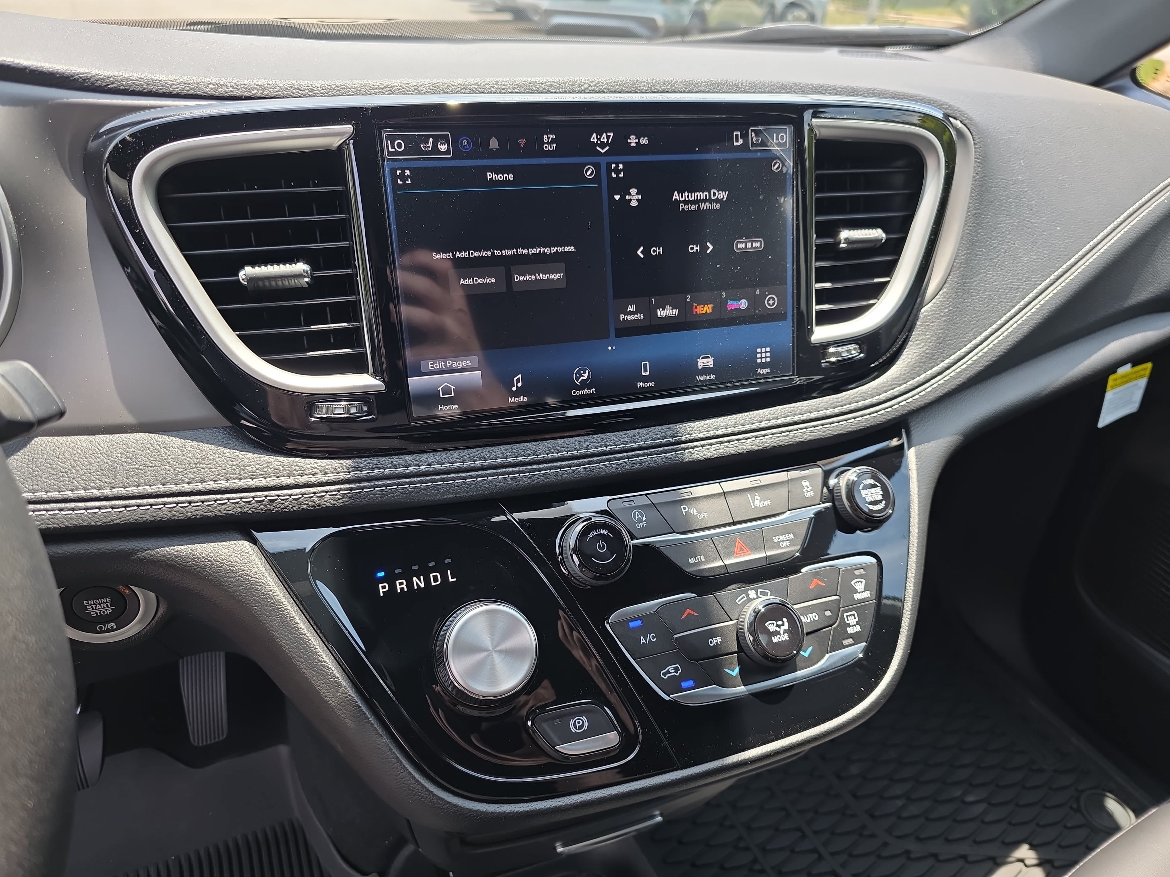 New 2027 Chrysler Pacifica Select AWD/4WD image 18