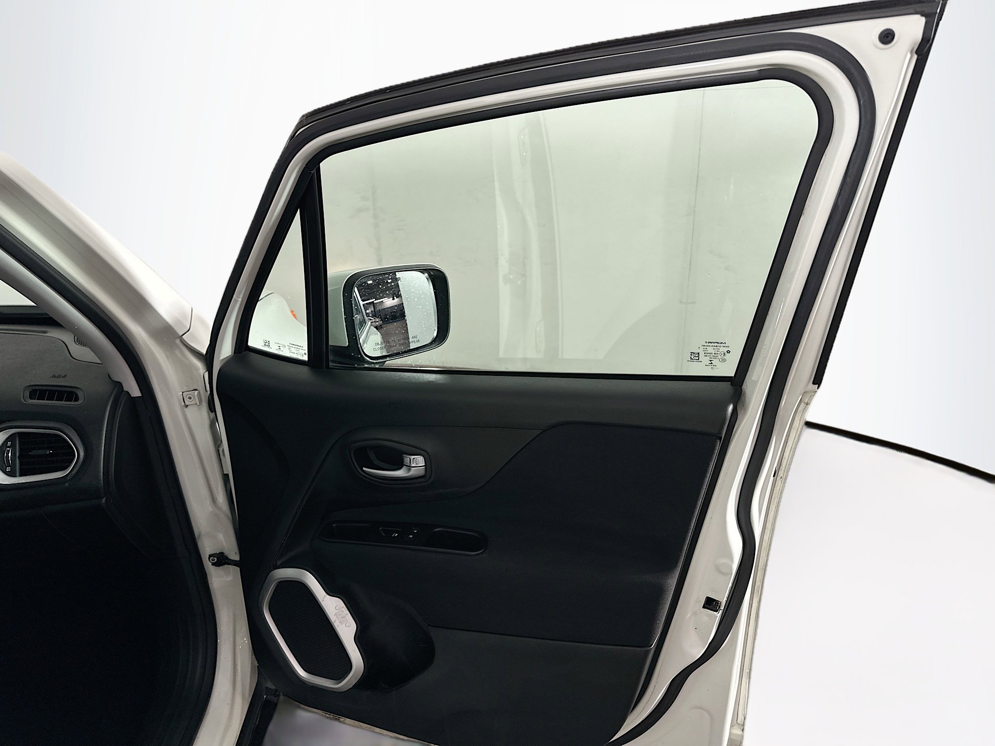 Used 2018 Jeep Renegade Latitude image 30