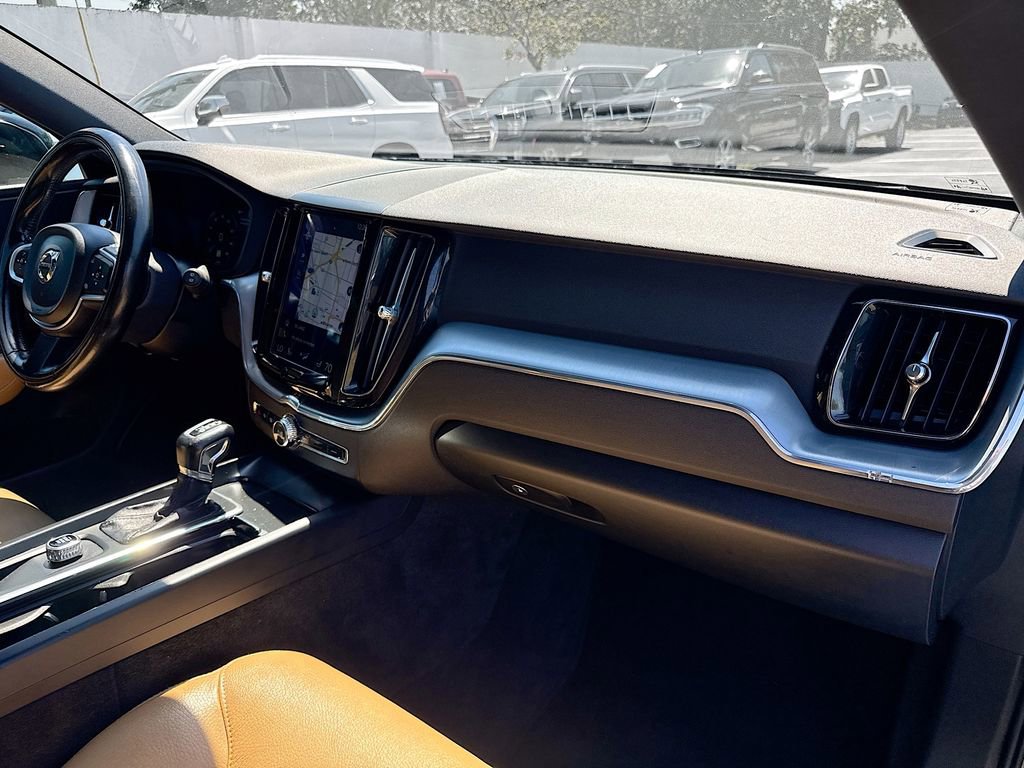 Used 2018 Volvo XC60 T6 Momentum w/ Vision Package AWD/4WD image 30