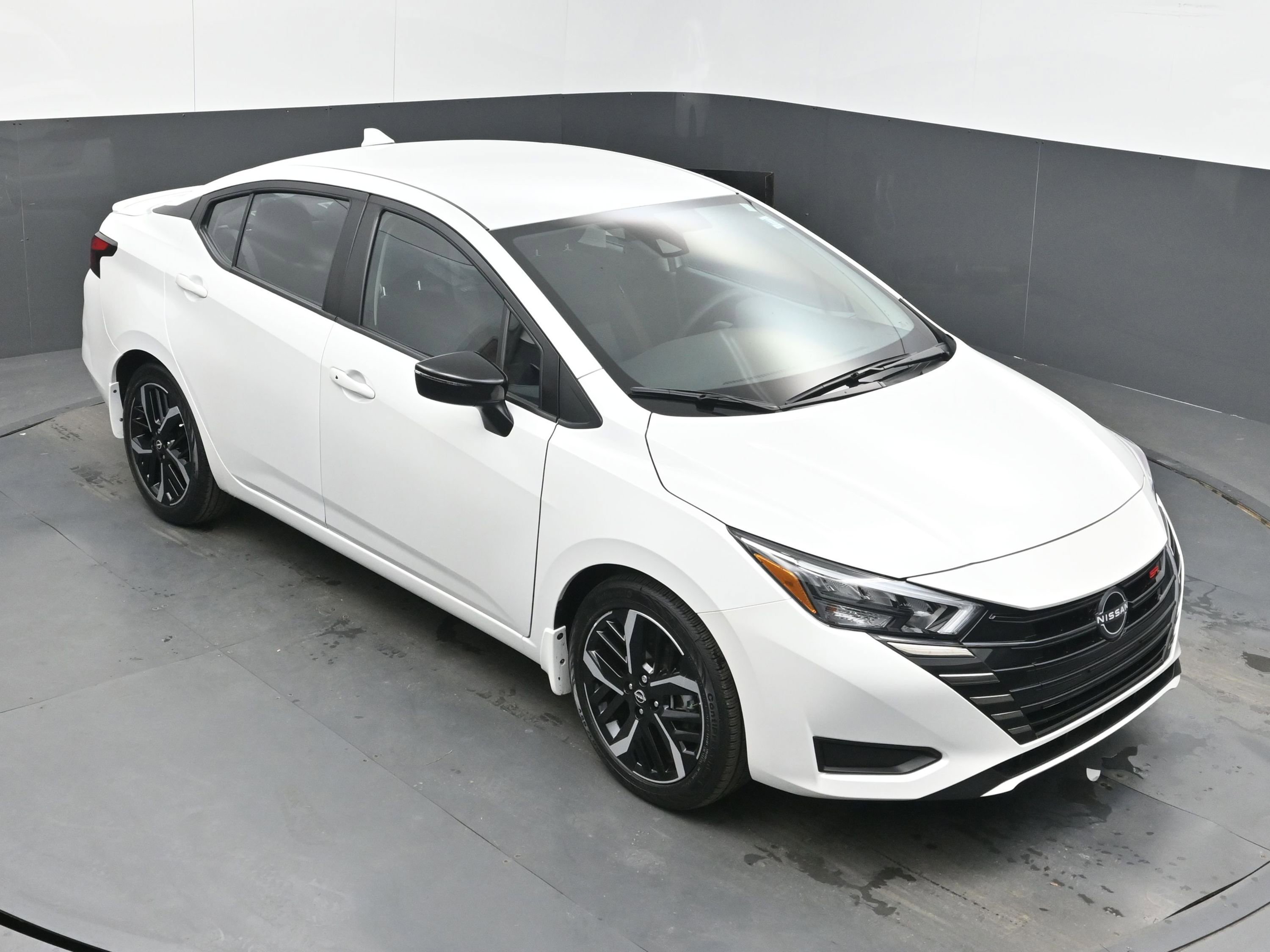 Certified 2025 Nissan Versa SR w/ Trunk Package image 31