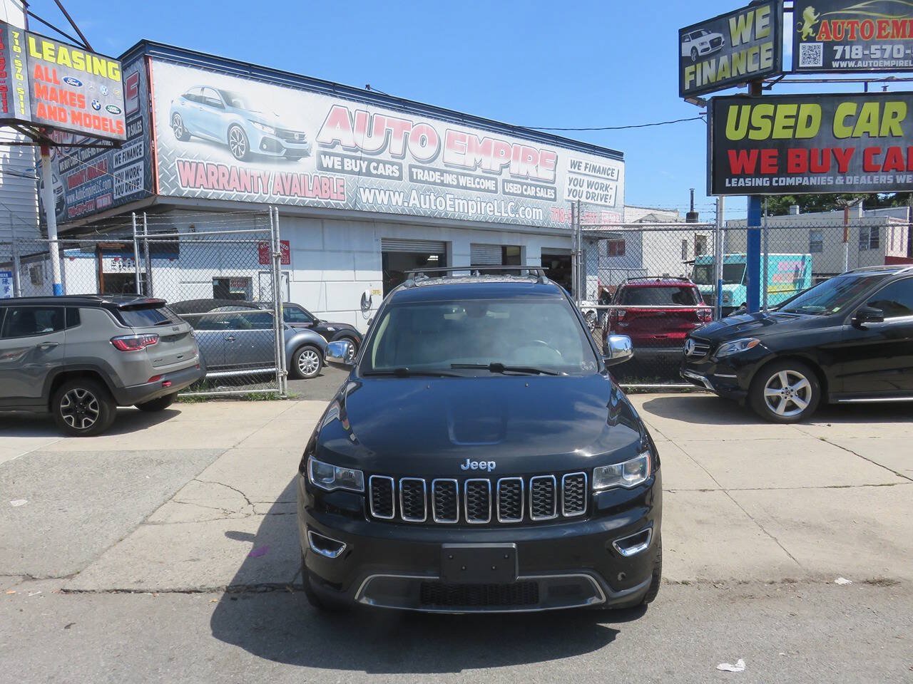 Used 2018 Jeep Grand Cherokee Limited AWD/4WD image 6
