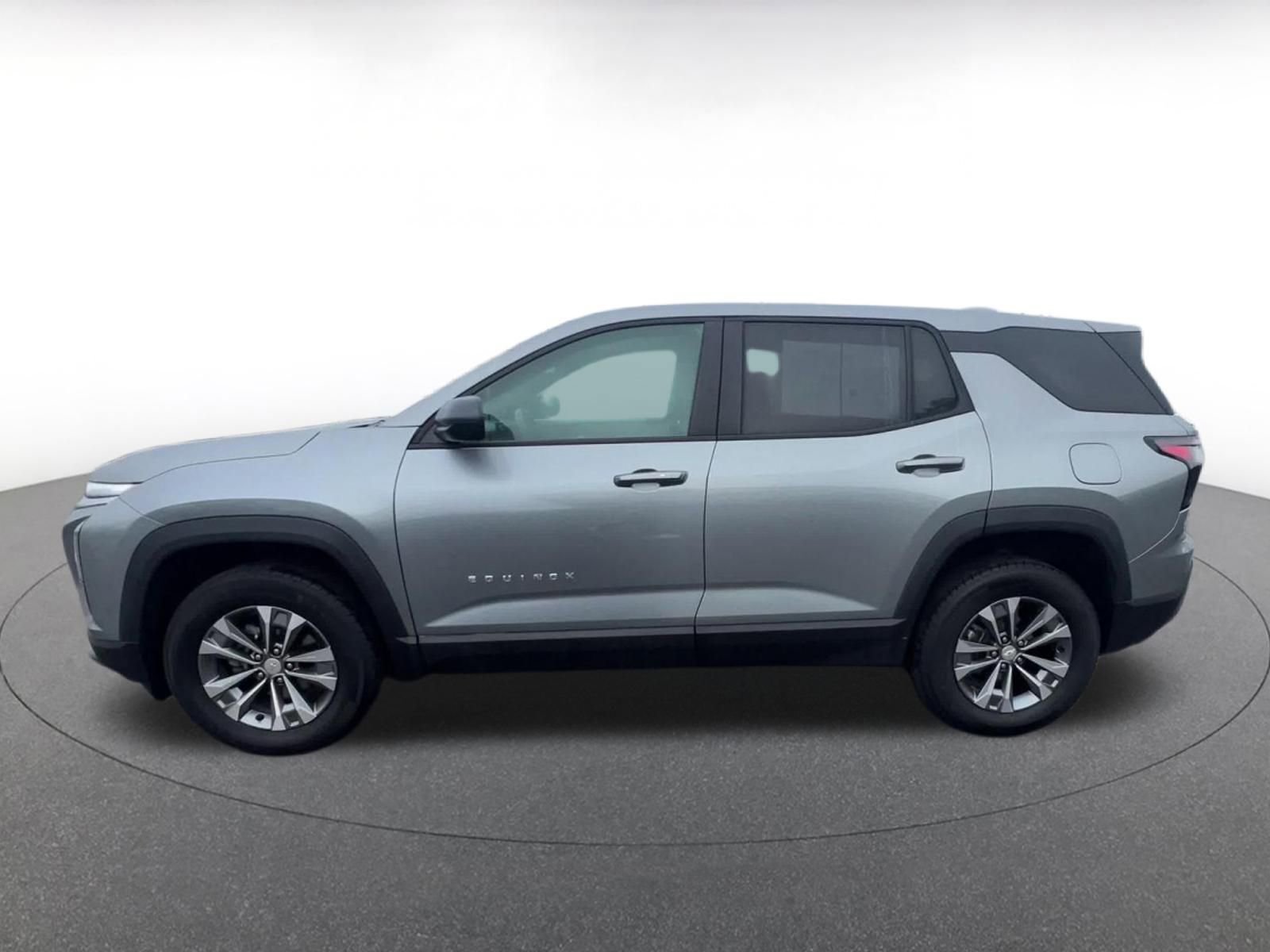 Used 2025 Chevrolet Equinox LT AWD/4WD image 9