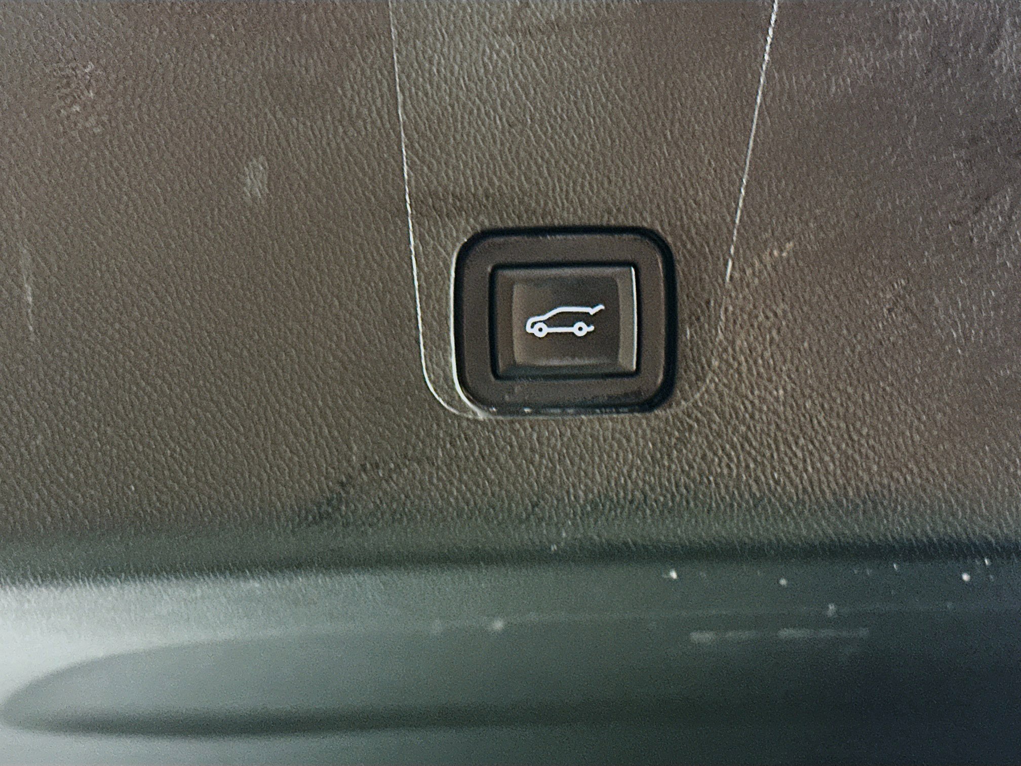 Used 2023 Chevrolet Traverse LT w/ Rear Camera Mirror Package image 30