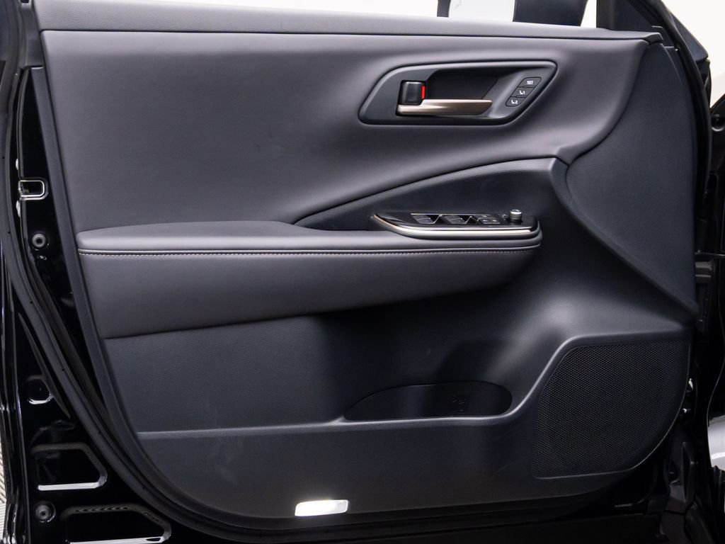 Used 2024 Toyota Crown Limited image 13