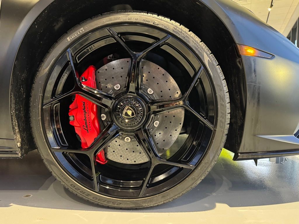 Used 2020 Lamborghini Huracan EVO image 14