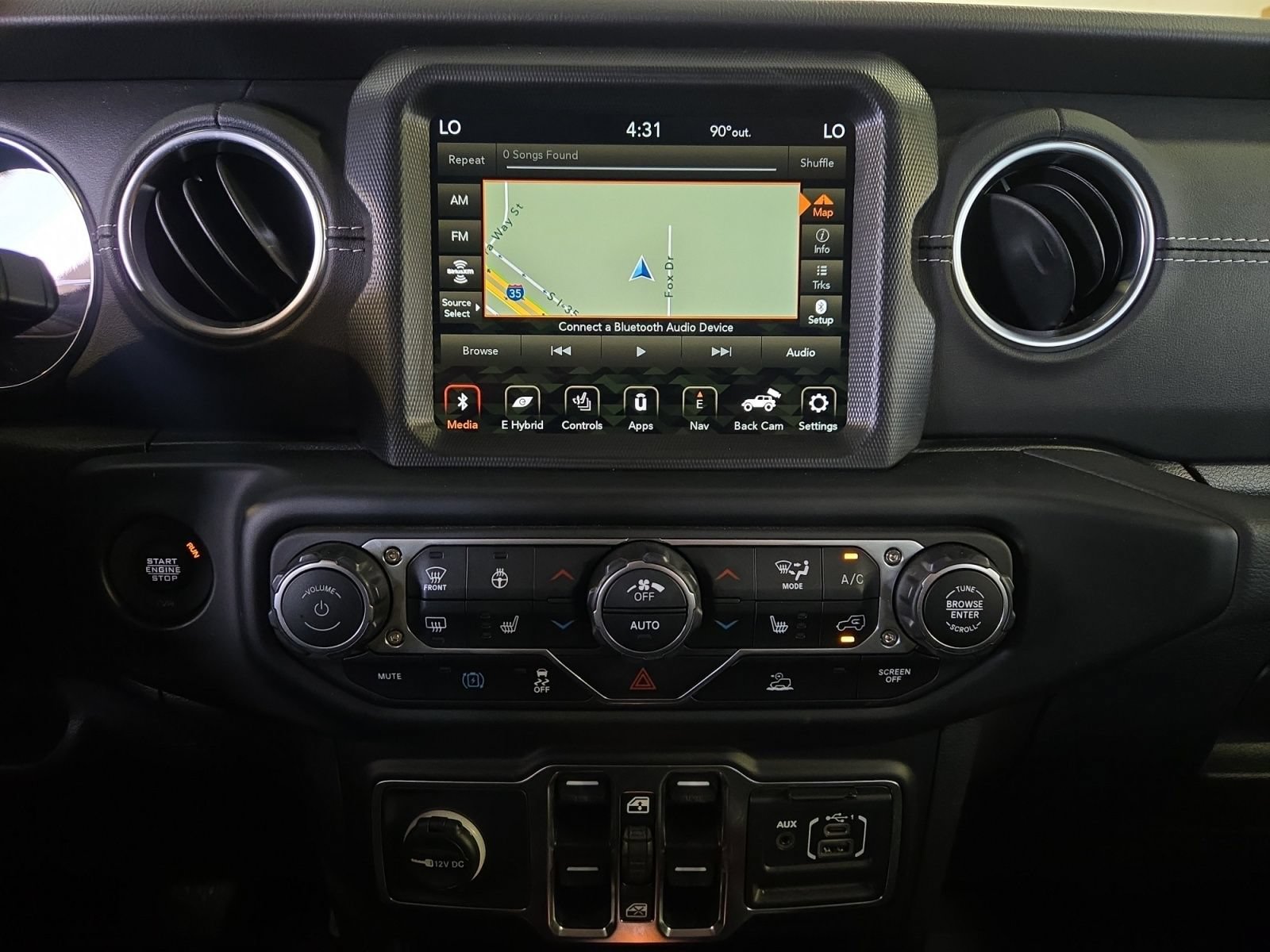 Used 2023 Jeep Wrangler Unlimited Sahara w/ Cold Weather Group AWD/4WD image 17