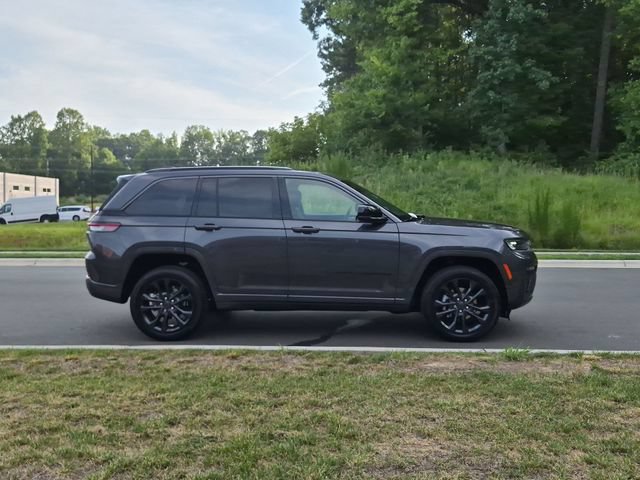 New 2026 Jeep Grand Cherokee Limited AWD/4WD image 14