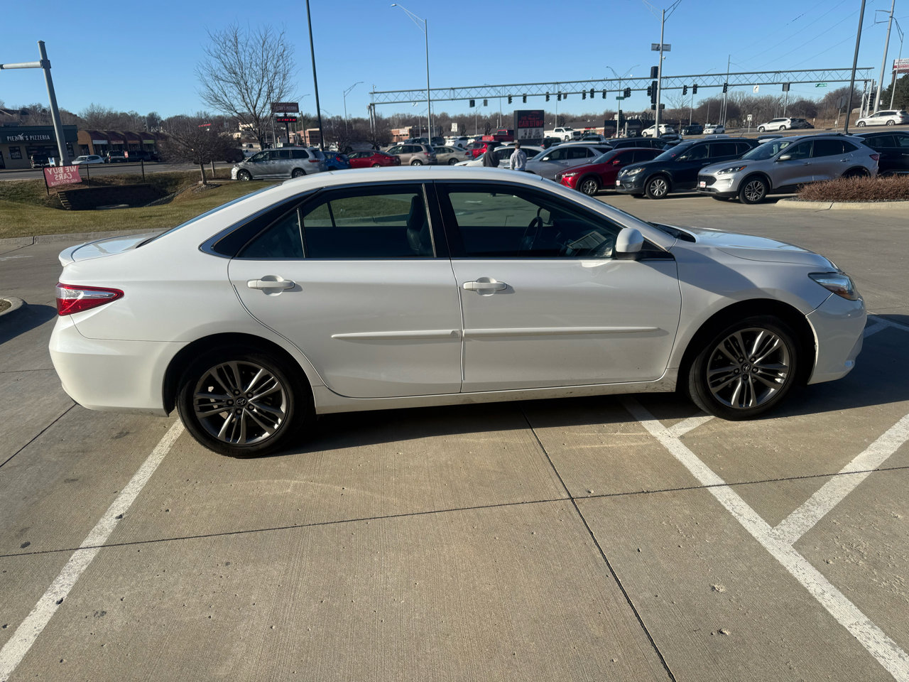 Used 2017 Toyota Camry XLE image 4