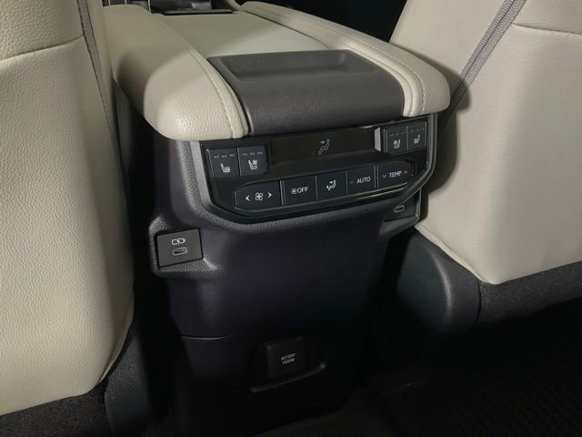 Used 2025 Toyota Grand Highlander AWD Hybrid image 24