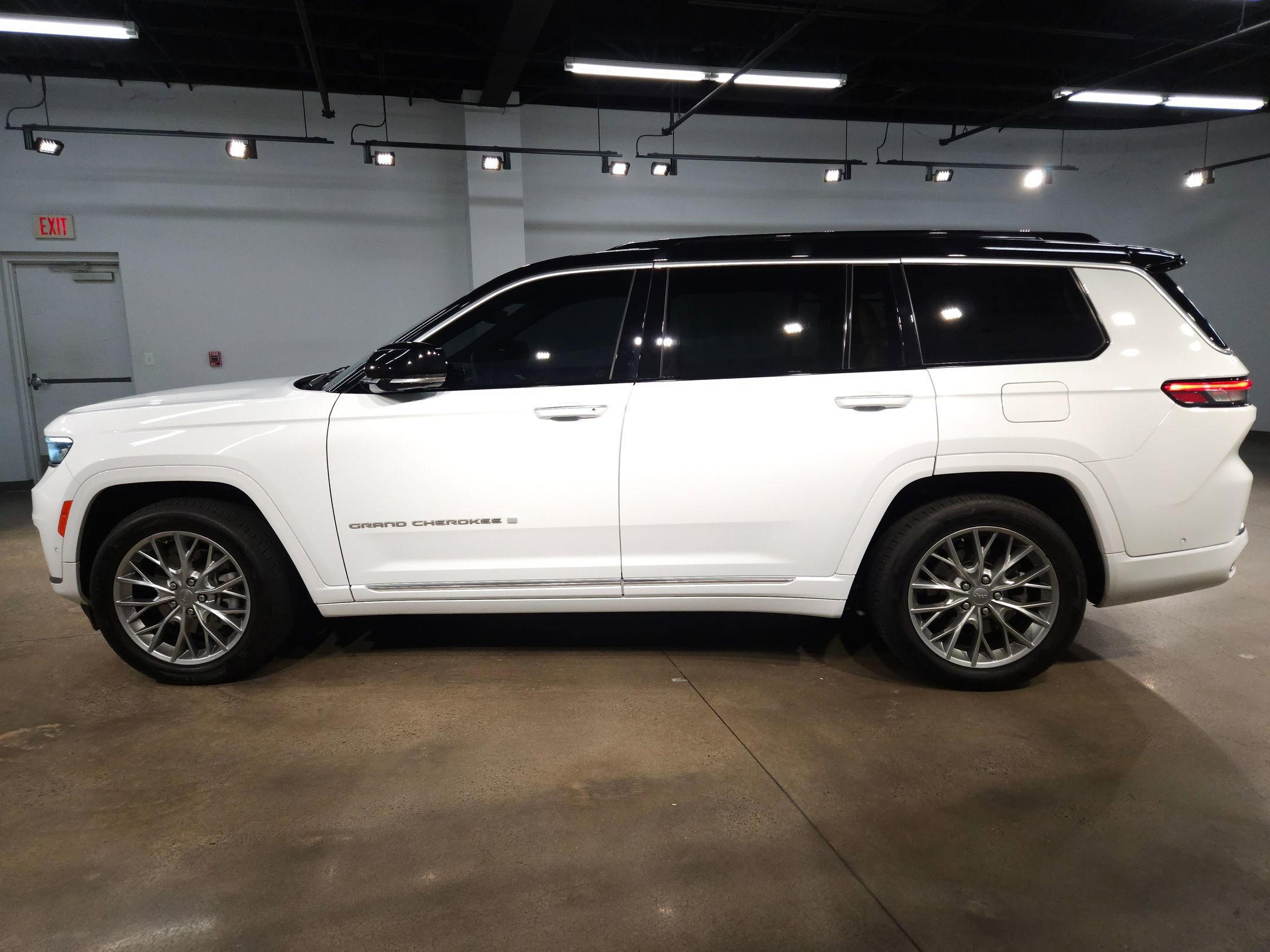 Used 2024 Jeep Grand Cherokee L Summit image 4