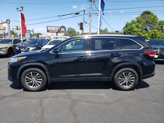 Used 2019 Toyota Highlander XLE AWD/4WD image 4