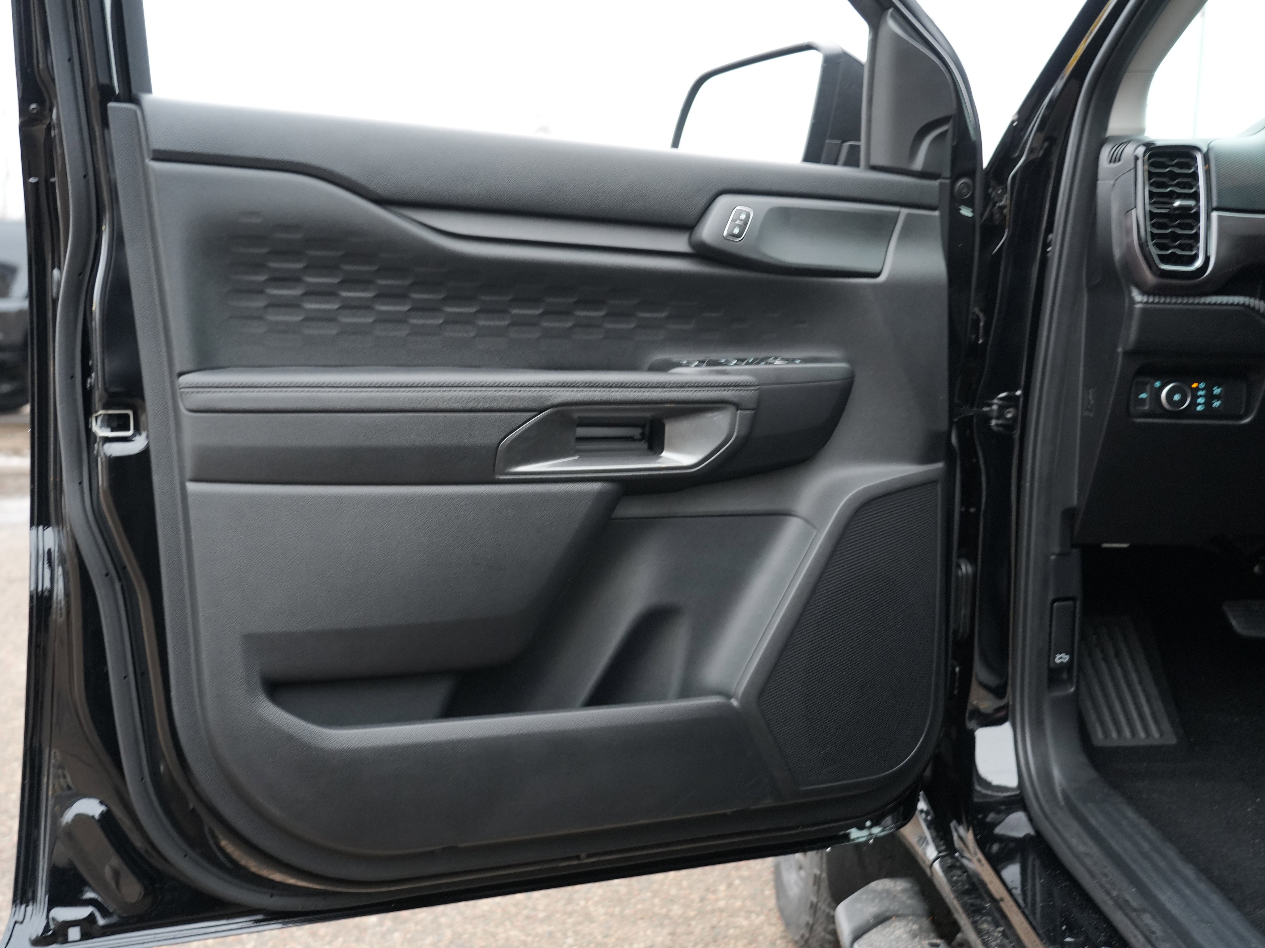 New 2025 Ford Ranger XLT w/ FX4 Off-Road Package AWD/4WD image 16