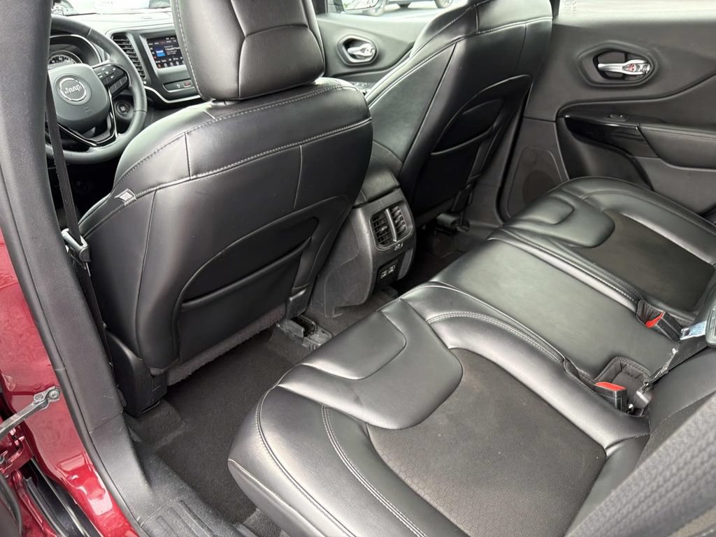 Used 2021 Jeep Cherokee Latitude Plus AWD/4WD image 16