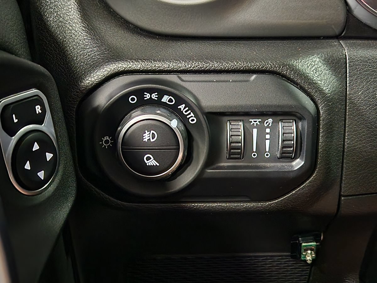 Used 2022 Jeep Gladiator Overland w/ LED Lighting Group AWD/4WD image 43