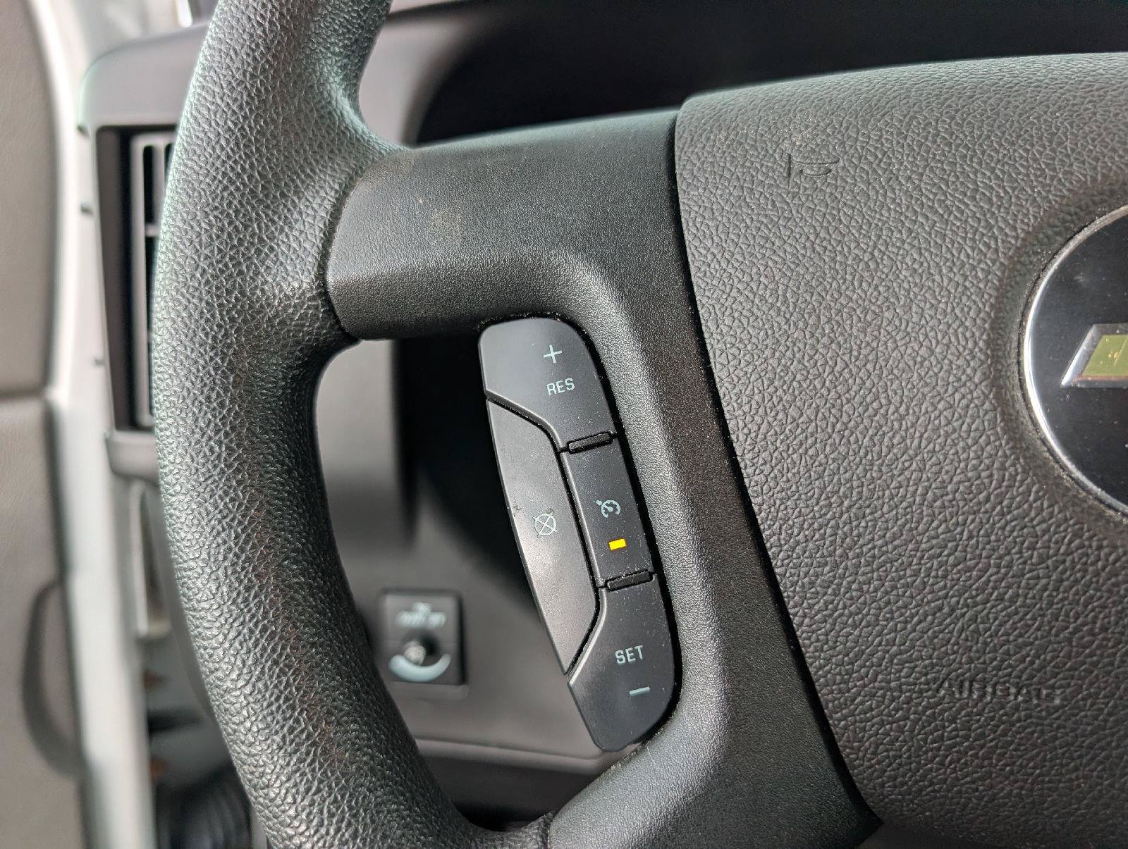 Used 2018 Chevrolet Express 2500 w/ Driver Convenience Package RWD image 12