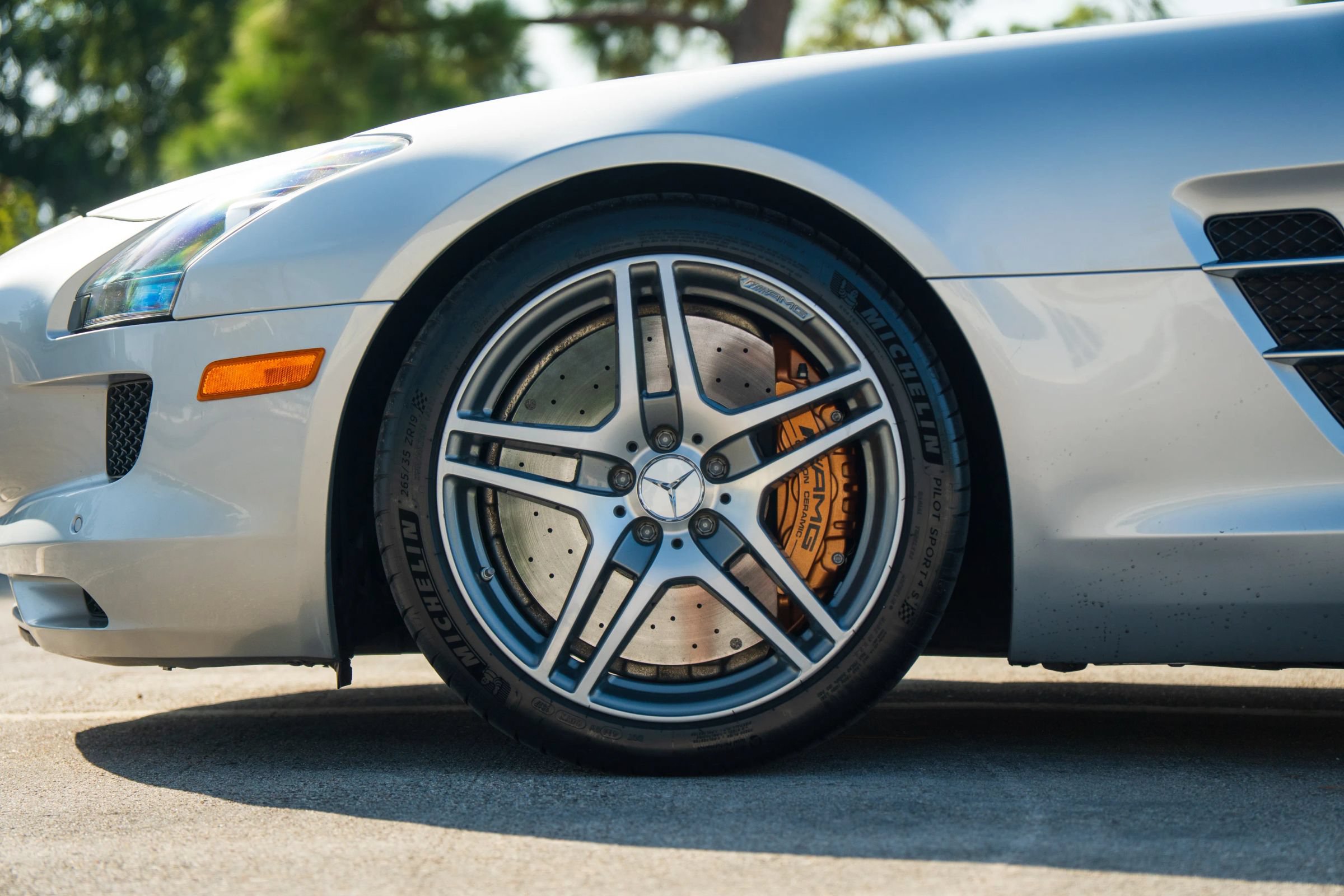 Used 2012 Mercedes-Benz SLS AMG Roadster image 6