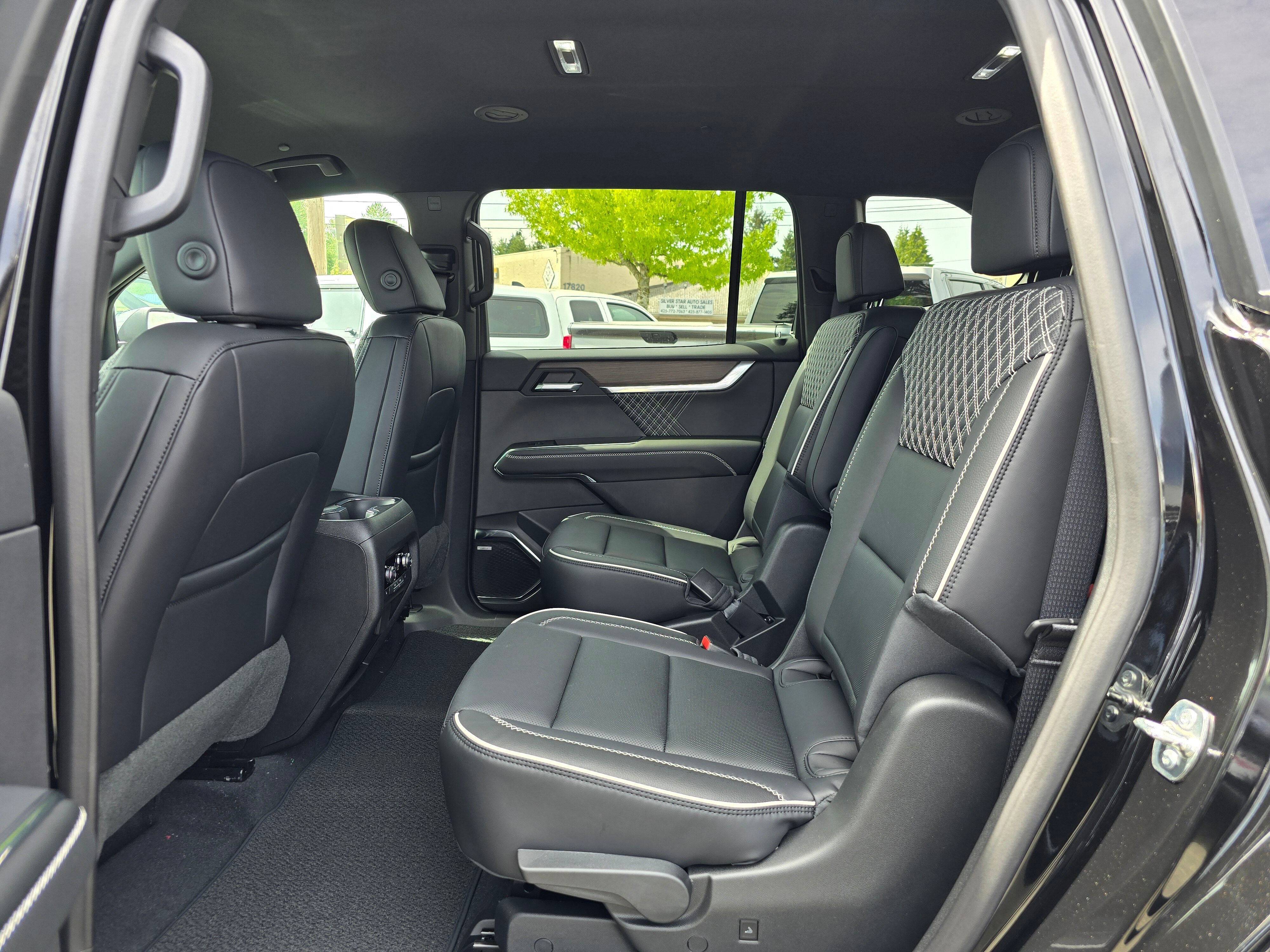 New 2025 GMC Acadia Denali image 17