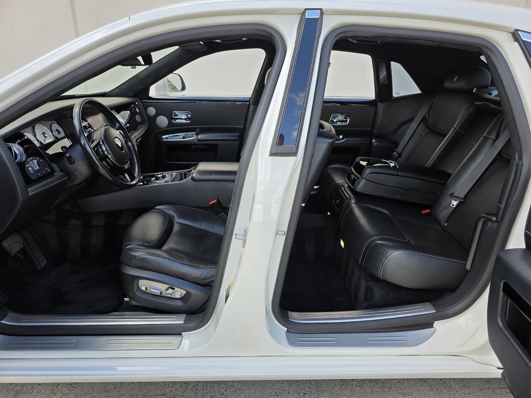 Used 2016 Rolls-Royce Ghost RWD image 3