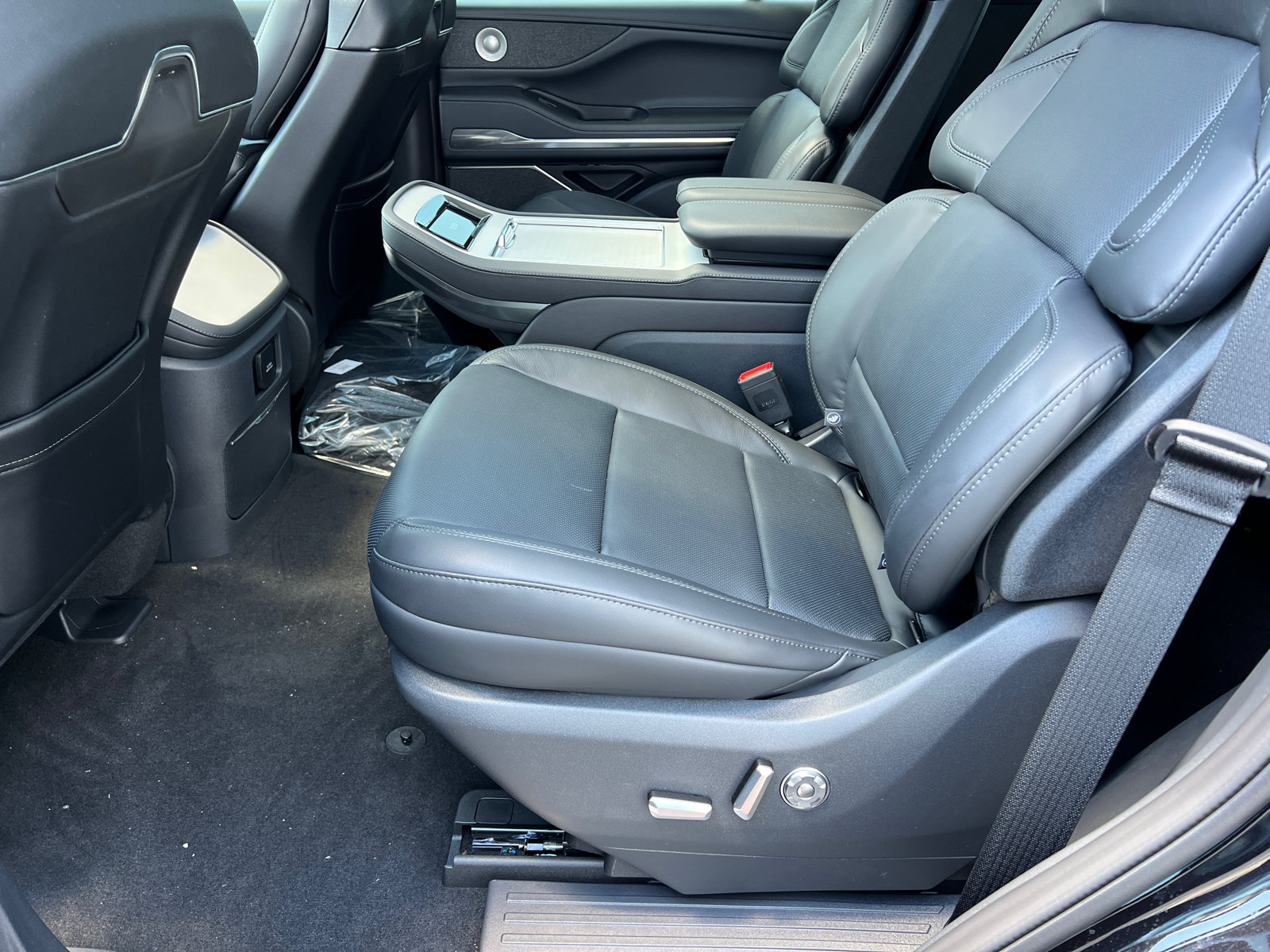 New 2026 Lincoln Navigator Reserve w/ Jet Appearance Package AWD/4WD image 26
