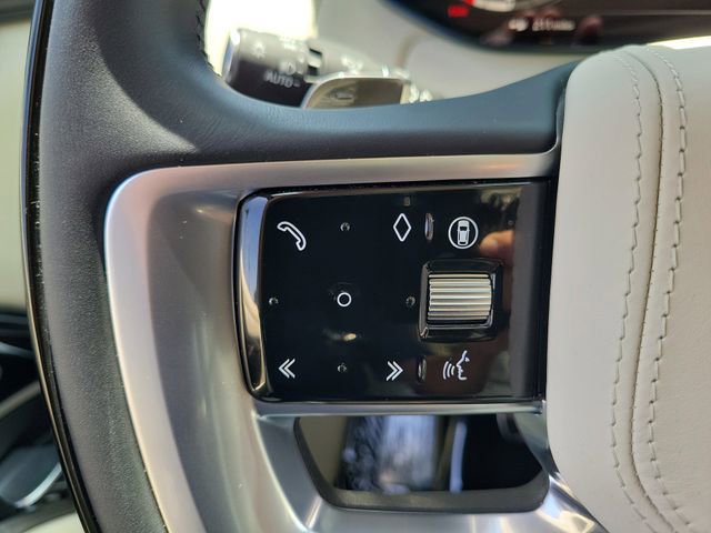 Used 2025 Land Rover Range Rover SE AWD/4WD image 5