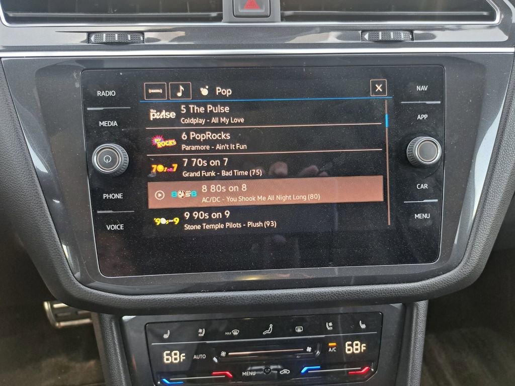 Used 2023 Volkswagen Tiguan SEL R-Line image 9