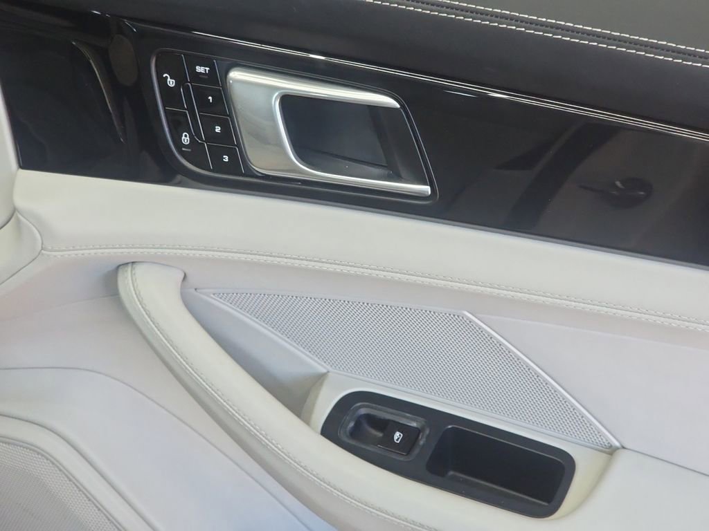 Used 2018 Porsche Panamera Turbo w/ Sport Package image 18