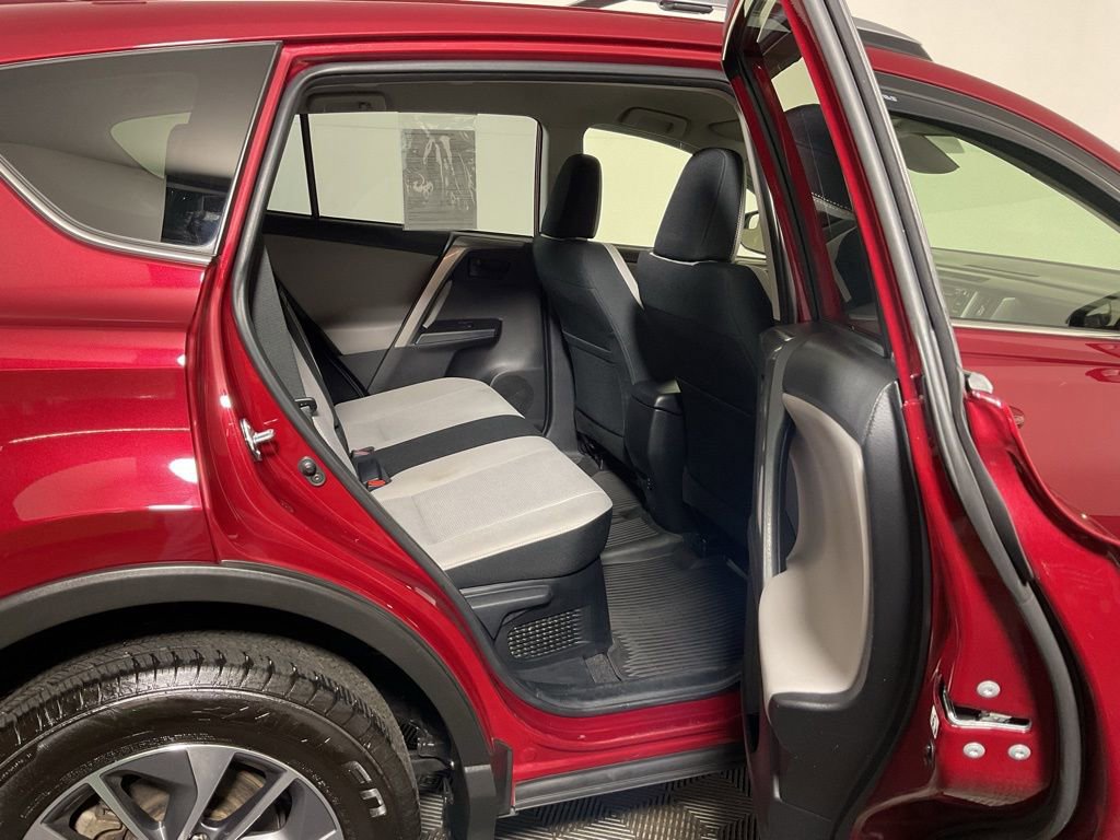 Used 2018 Toyota RAV4 LE AWD/4WD image 35