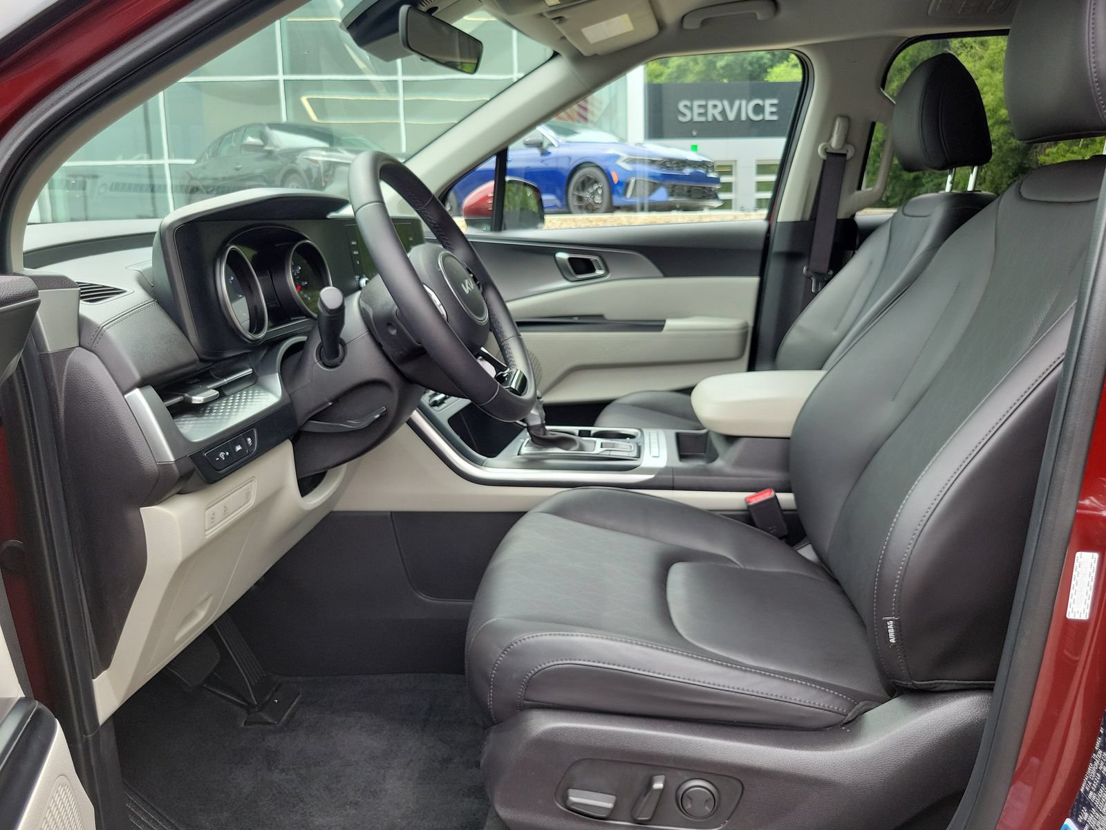 Certified 2023 Kia Carnival LX FWD image 9