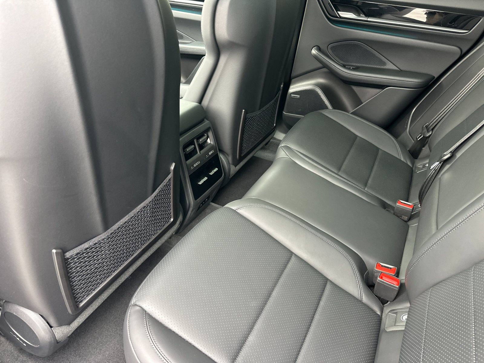 Used 2025 Porsche Macan Electric RWD image 21