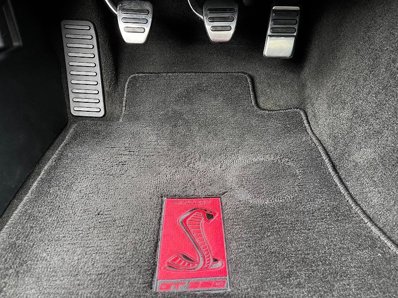 Used 2016 Ford Mustang Shelby GT350 w/ Technology Package image 12