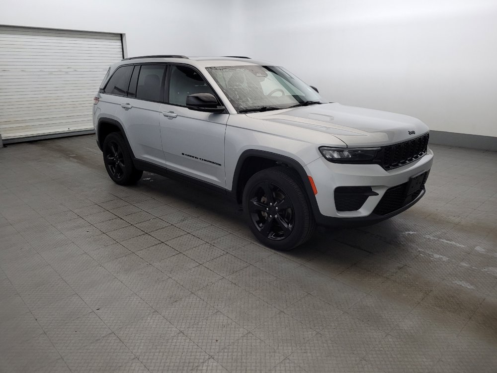 Used 2023 Jeep Grand Cherokee Altitude AWD/4WD image 11