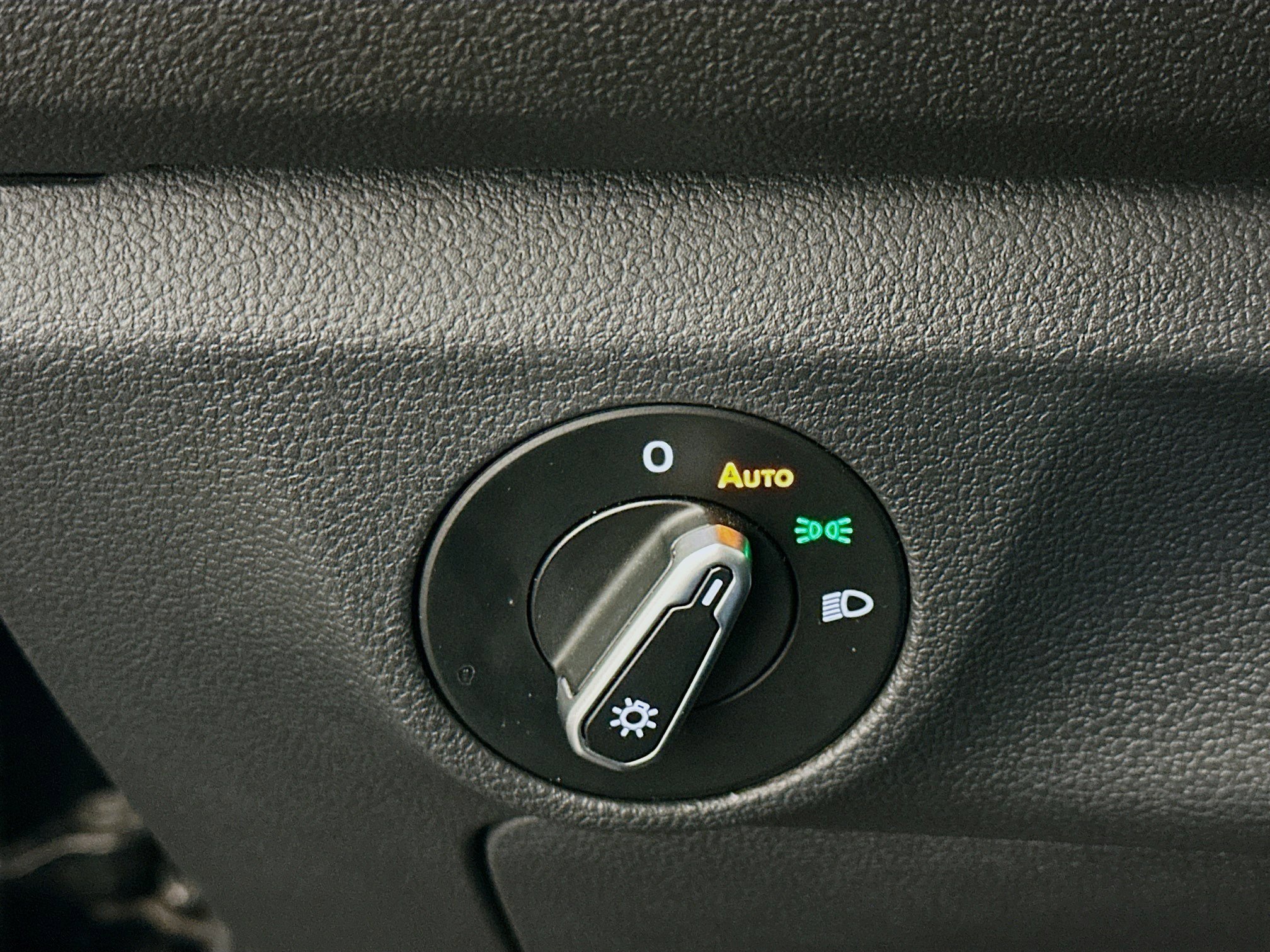 Used 2024 Volkswagen Jetta SE image 17