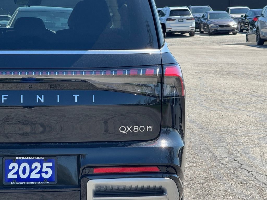 Used 2025 INFINITI QX80 Sensory AWD/4WD image 5