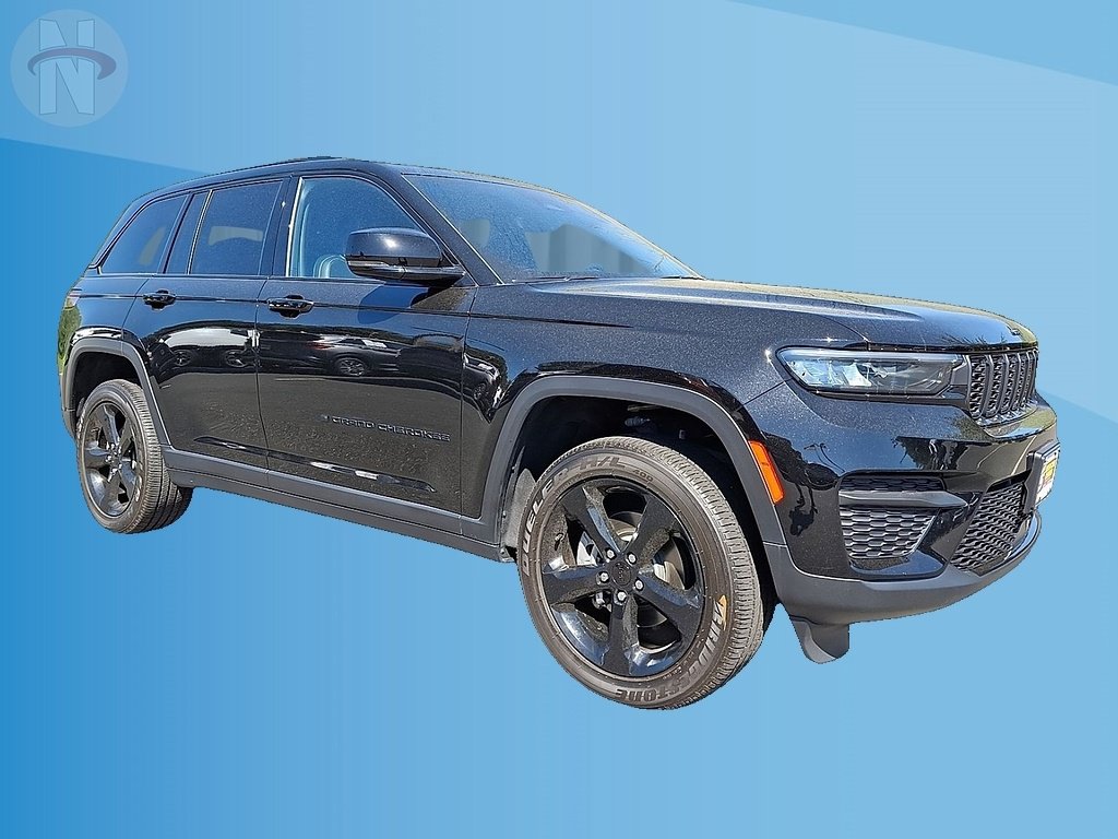 Used 2024 Jeep Grand Cherokee Altitude AWD/4WD image 1