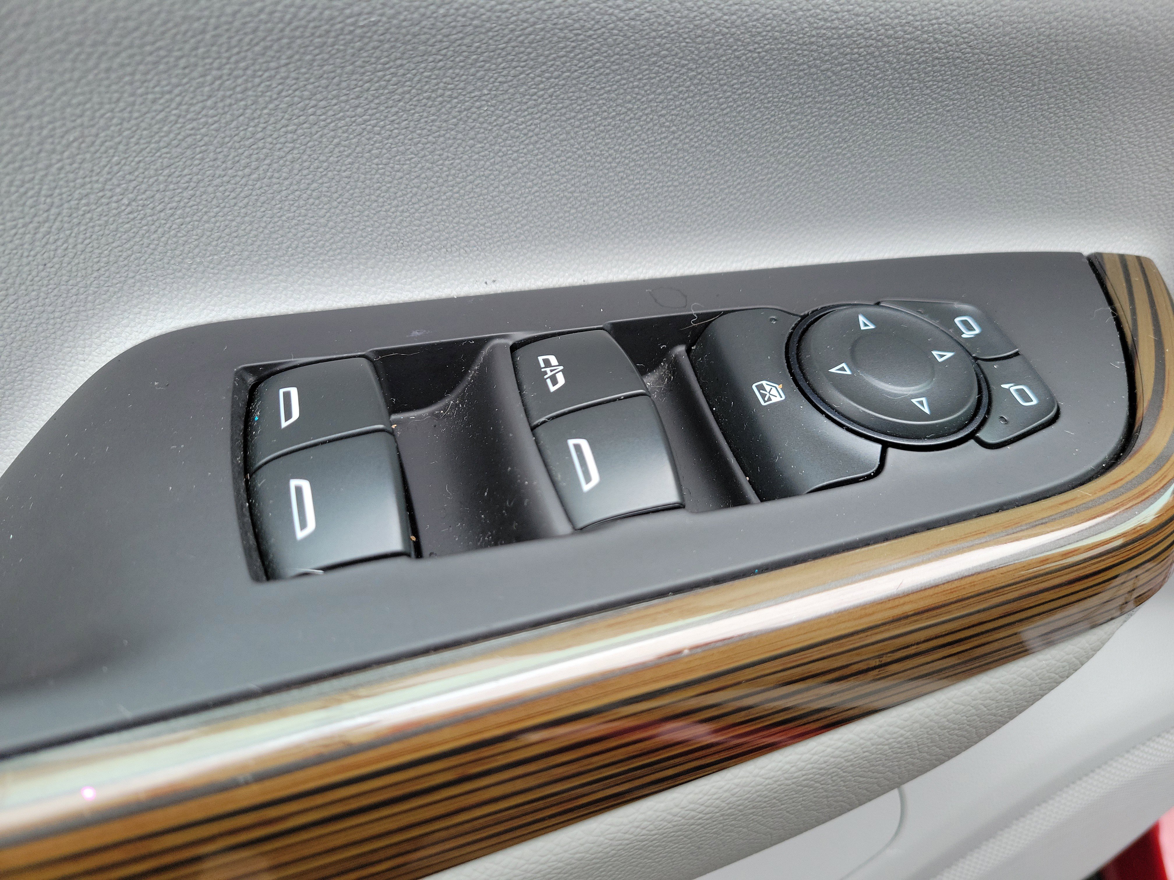 Used 2020 GMC Acadia SLE image 19