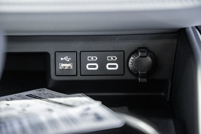 New 2025 Toyota Highlander Platinum image 24