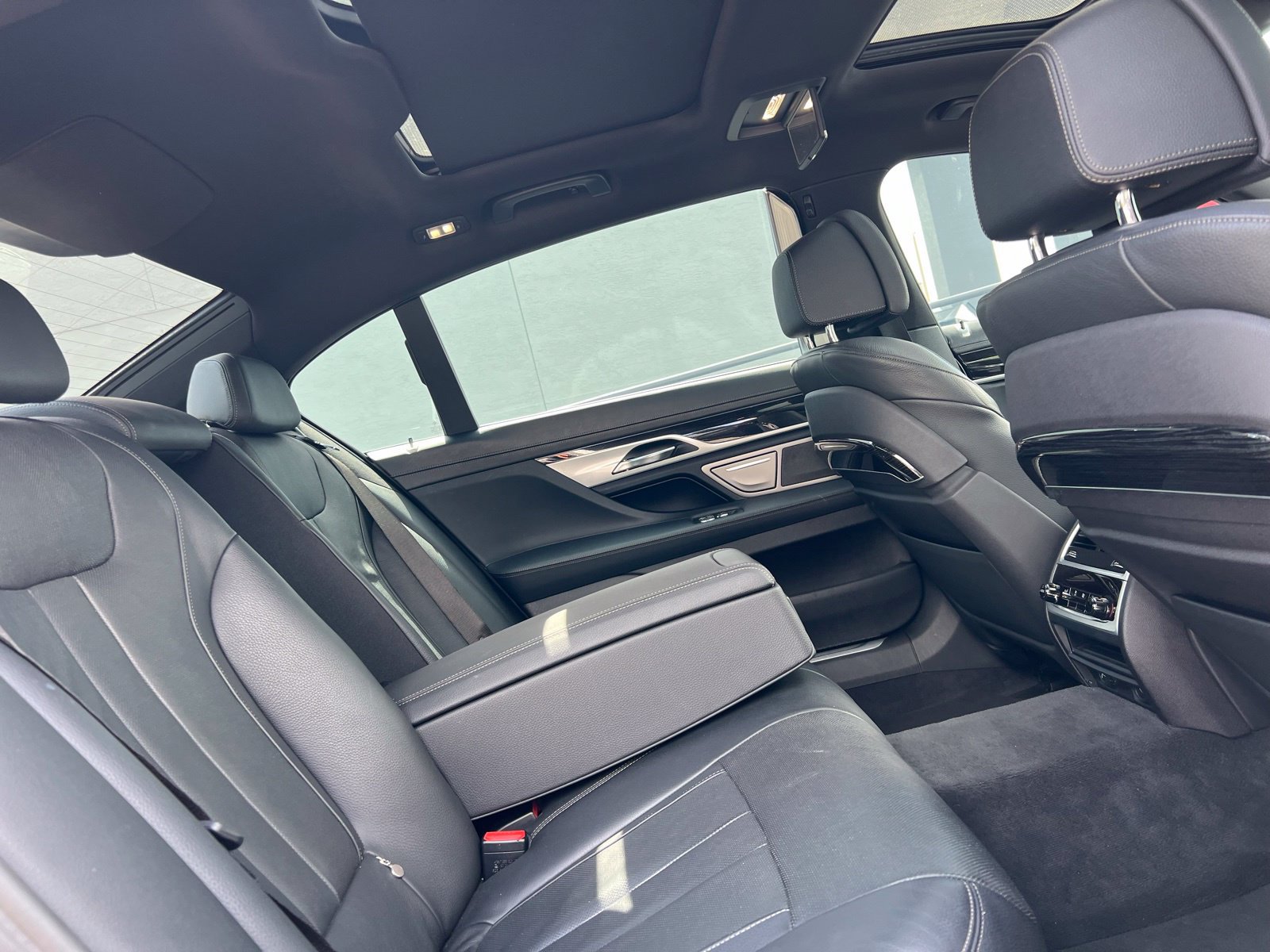 Used 2018 BMW 740e xDrive w/ M Sport Package AWD/4WD image 55