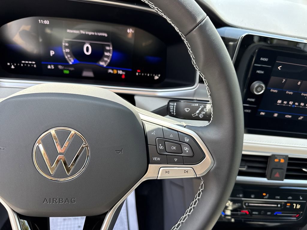 New 2025 Volkswagen Taos SE image 27