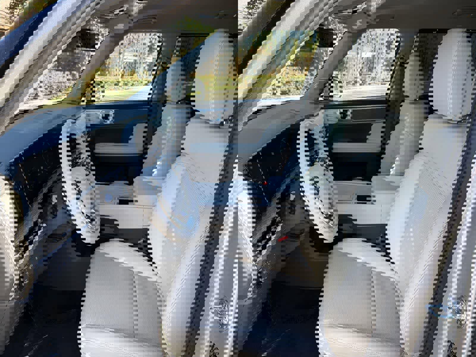 Certified 2025 Hyundai Santa Fe Limited w/ Tow & Go Package image 25