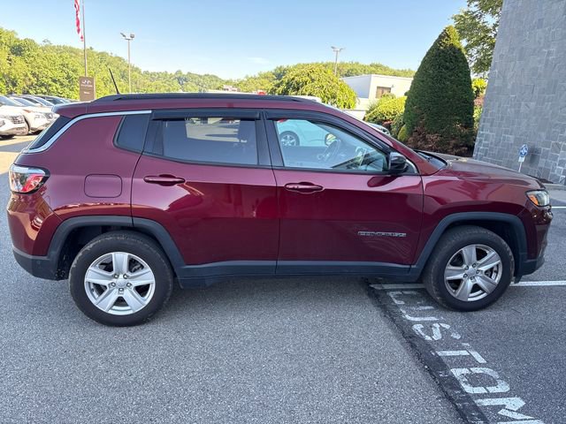 Used 2022 Jeep Compass Latitude w/ Convenience Group AWD/4WD image 3