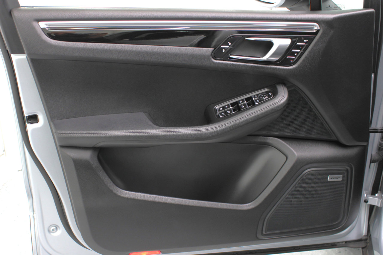 Used 2017 Porsche Macan S image 36