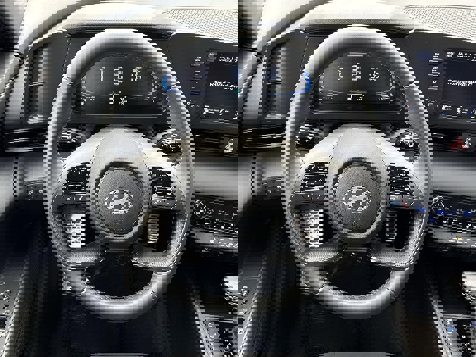 Certified 2025 Hyundai Elantra Sport image 9