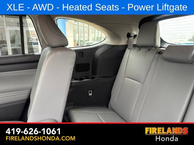 Used 2024 Toyota Highlander XLE AWD/4WD image 35