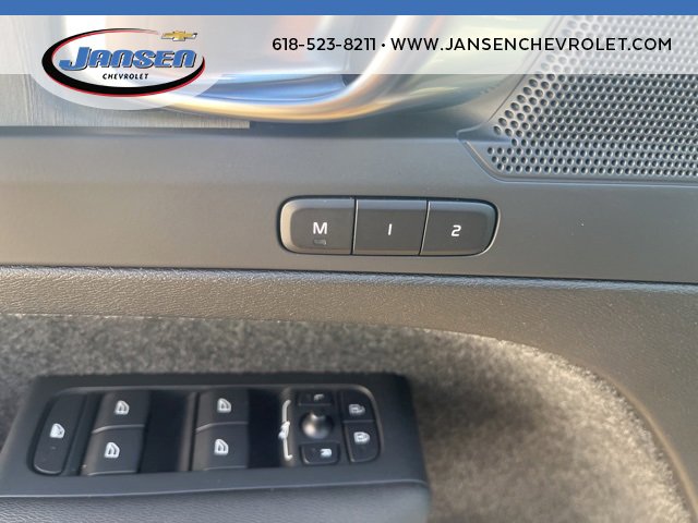 Used 2025 Volvo XC40 B5 Plus image 15