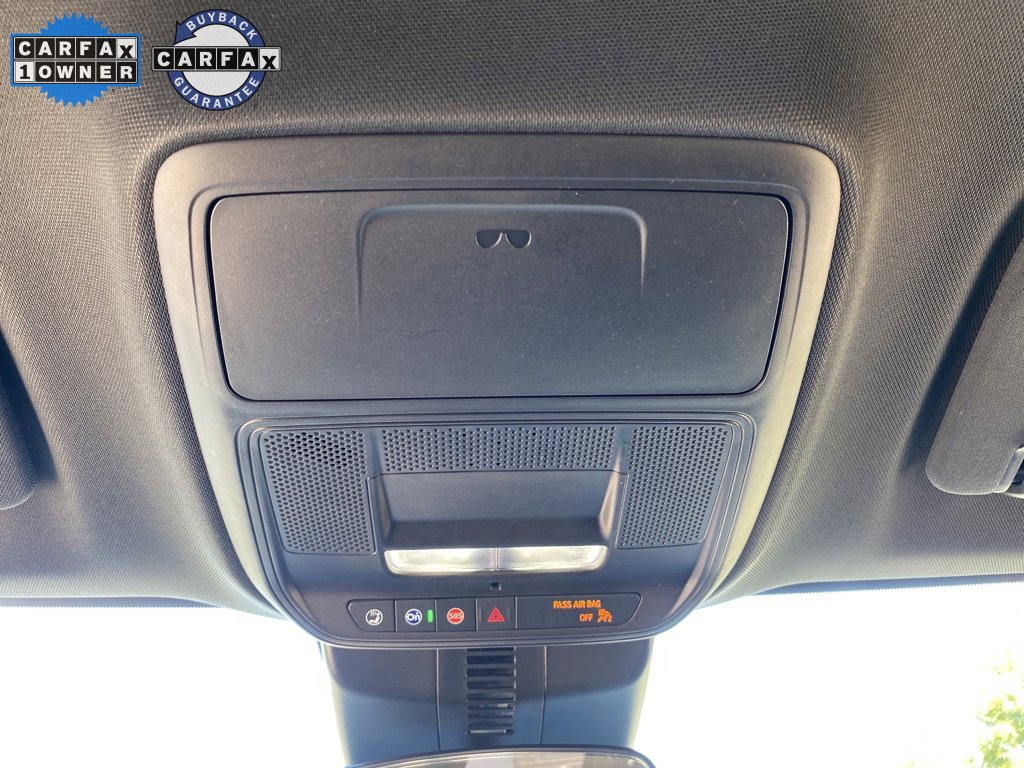 Used 2025 Chevrolet Traverse LT image 41