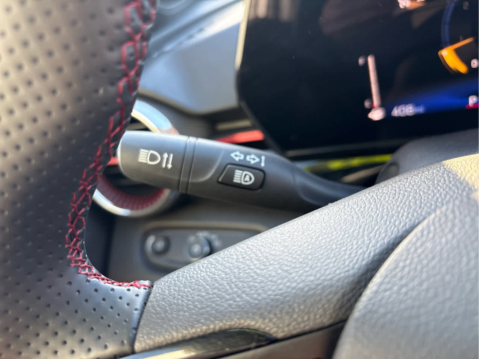 Used 2025 Chevrolet Trax RS w/ Sunroof Package image 25